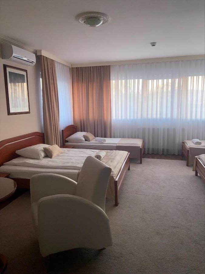 Lukavac Hotel New Milenium מראה חיצוני תמונה