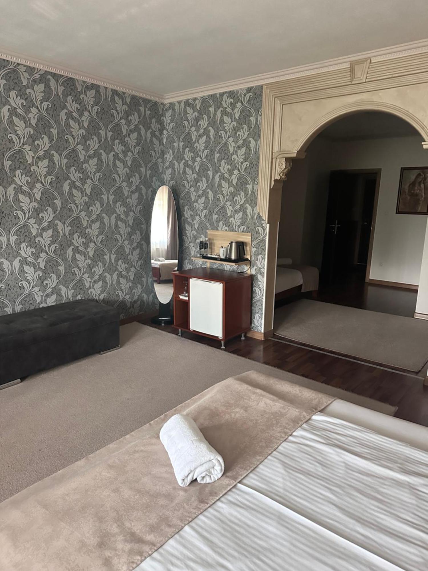 Lukavac Hotel New Milenium מראה חיצוני תמונה