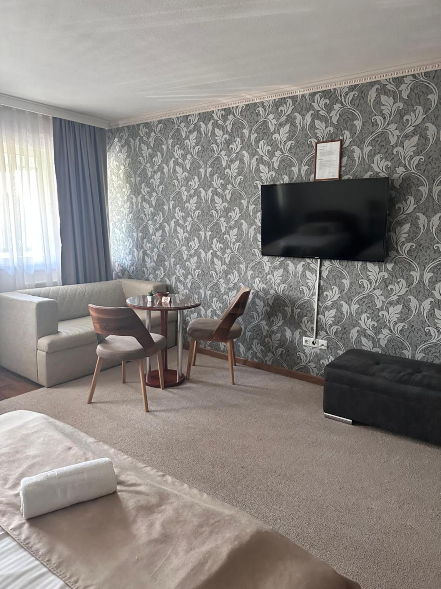 Lukavac Hotel New Milenium מראה חיצוני תמונה